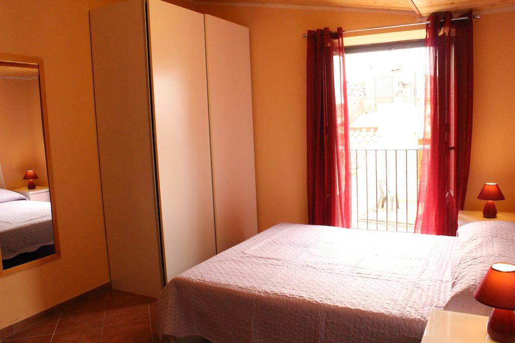 Gaia Holidays Apartments Cefalú Habitación foto
